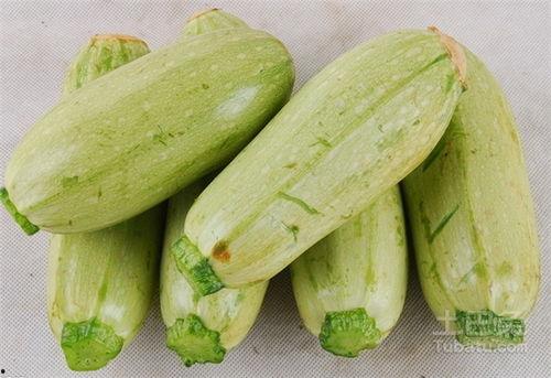 喝酒吃瓜,畅享夏日欢聚时光