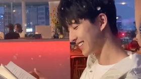 男生对初恋吃瓜,揭秘男生初恋那些甜蜜与苦涩